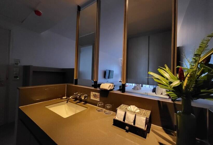 اتاق لوکس با چشم‌انداز دریا, The Yama Hotel Phuket
