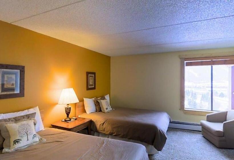 Дом 1 Спальня, Village Square Room #633