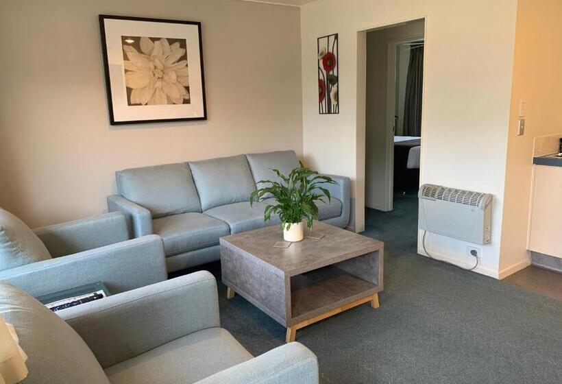 سوئیت 2 خوابه, Academy Motor Inn