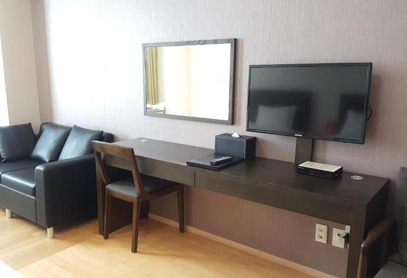 استودیوی لوکس, Hu Incheon Airport