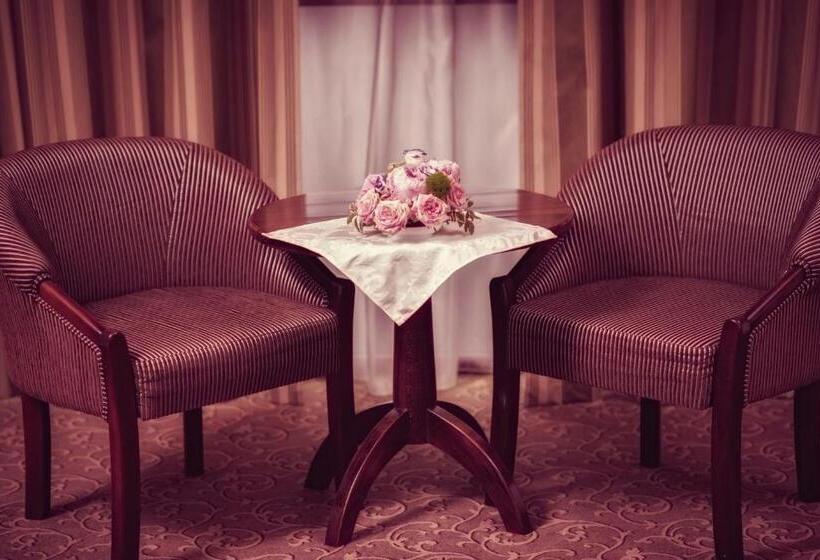 غرفة بيزنس, Ozana