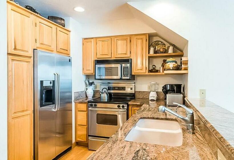 Апартаменты 3 Спальни, Cimarron Mountain Retreat