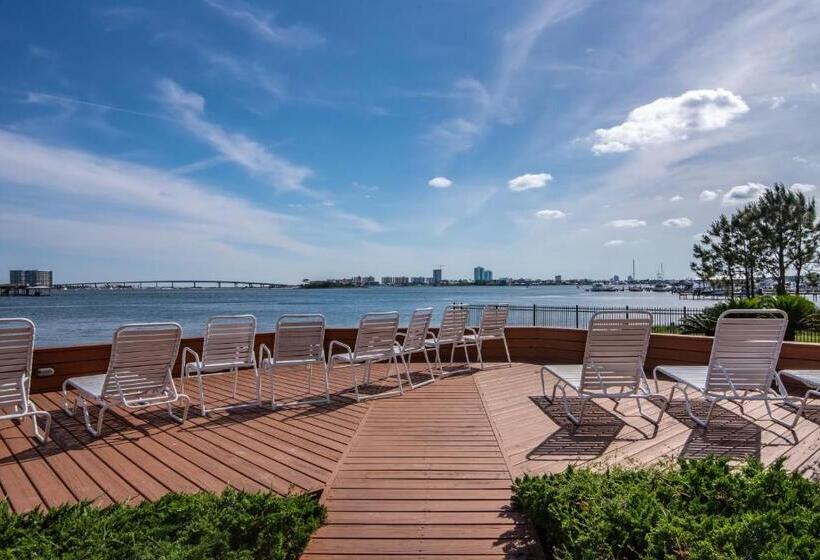 Апартаменты 2 Спальни, Back Bay Condominium #708