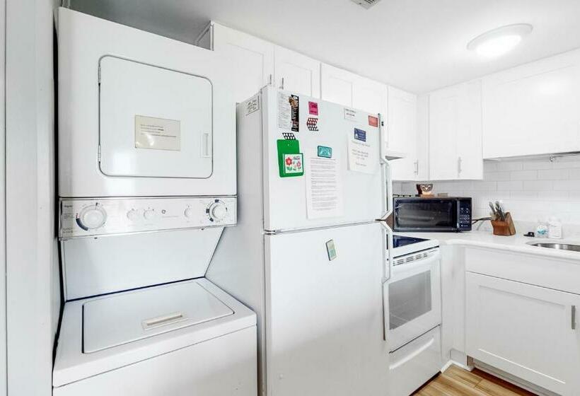 آپارتمان 2 خوابه, Cedar Shores     30142 Cedar Shores Rd #e144