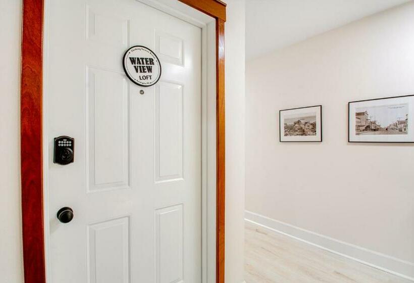 استودیوی استاندارد, Port Angeles Water View Loft