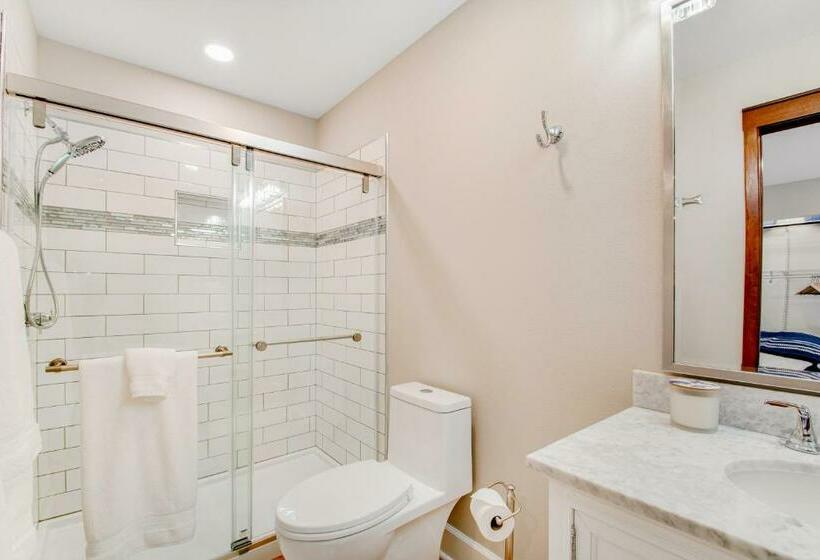 استودیوی استاندارد, Port Angeles Water View Loft