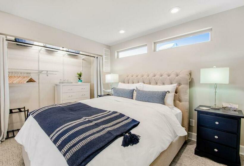 استودیوی استاندارد, Port Angeles Water View Loft