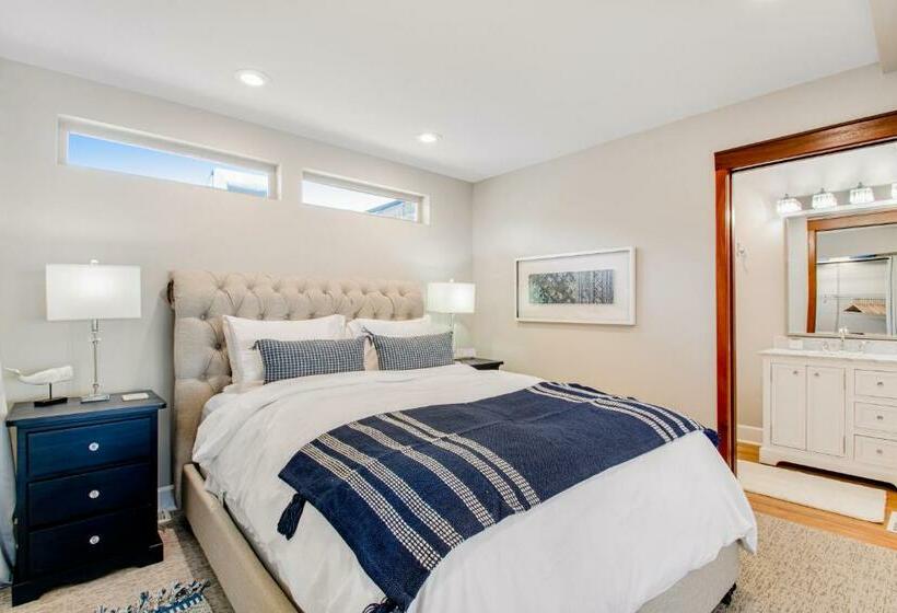 استودیوی استاندارد, Port Angeles Water View Loft