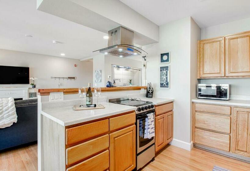 استودیوی استاندارد, Port Angeles Water View Loft