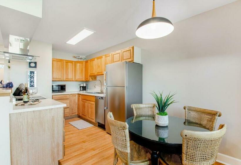 استودیوی استاندارد, Port Angeles Water View Loft