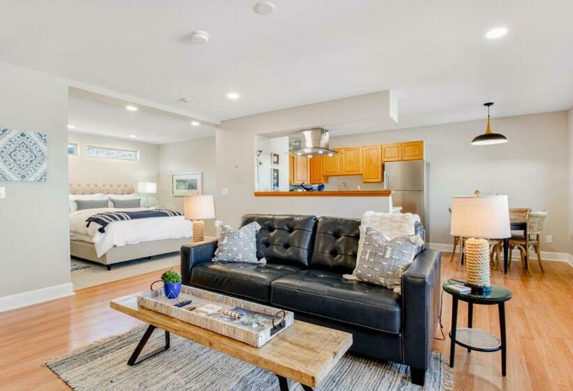 استودیوی استاندارد, Port Angeles Water View Loft