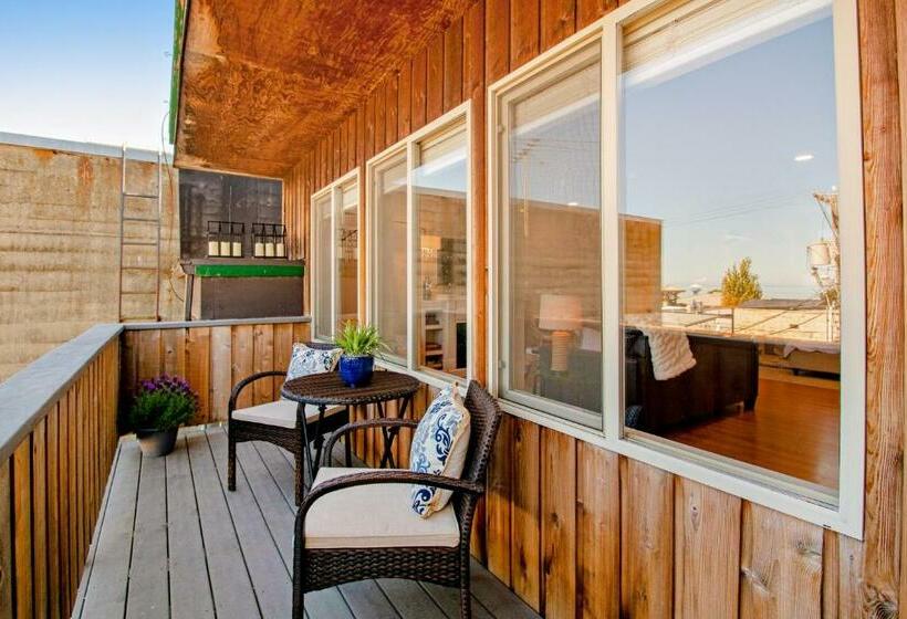 استودیوی استاندارد, Port Angeles Water View Loft