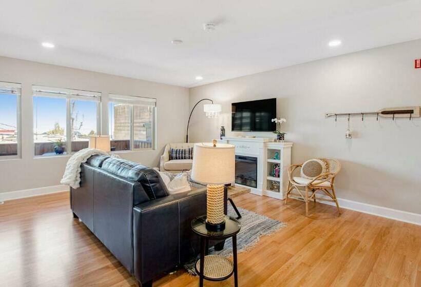 استودیوی استاندارد, Port Angeles Water View Loft