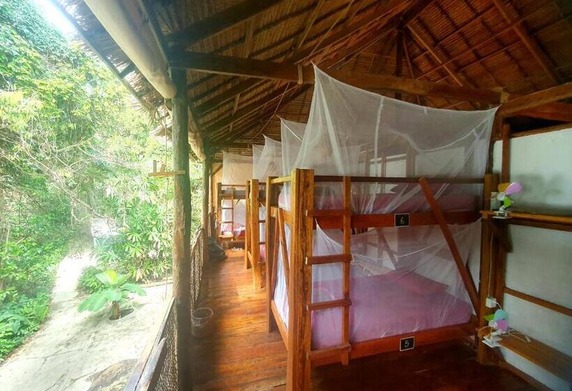 تختخواب در اتاق مشترک, Kamaku Bungalows