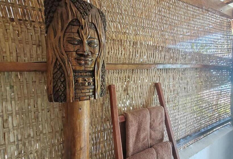 اتاق استاندارد با بالکن و چشم‌انداز دریا, Kamaku Bungalows