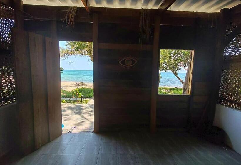 اتاق استاندارد با بالکن و چشم‌انداز دریا, Kamaku Bungalows