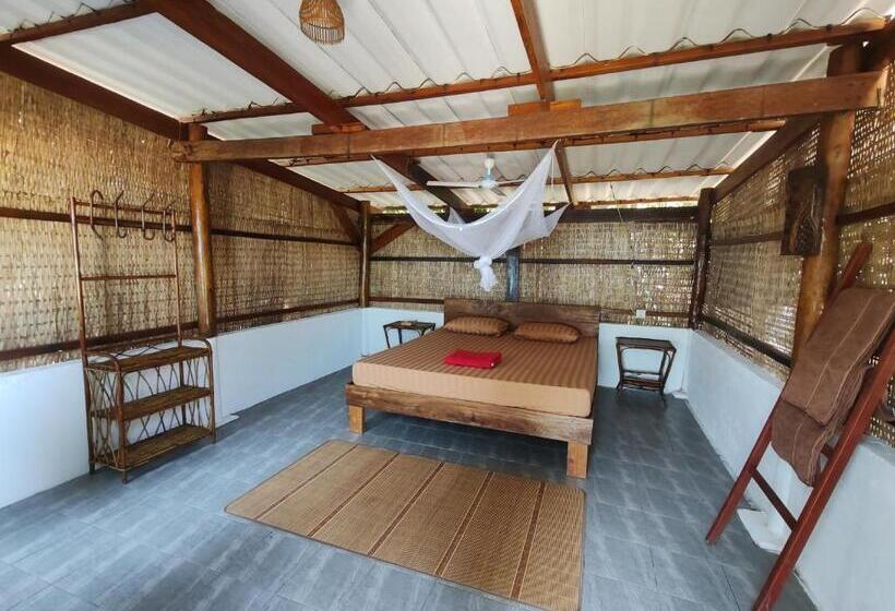 اتاق استاندارد با بالکن و چشم‌انداز دریا, Kamaku Bungalows