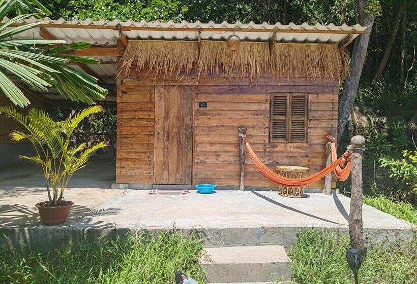 اتاق استاندارد با بالکن و چشم‌انداز دریا, Kamaku Bungalows