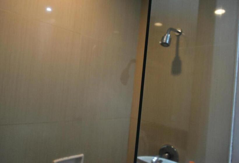 غرفة كلوب, Grand Cakra Hotel Malang