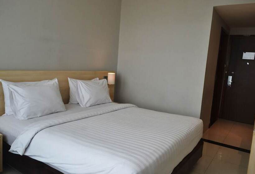 غرفة كلوب, Grand Cakra Hotel Malang