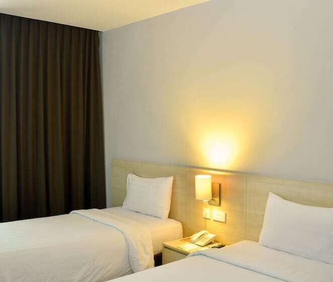 غرفة كلوب, Grand Cakra Hotel Malang