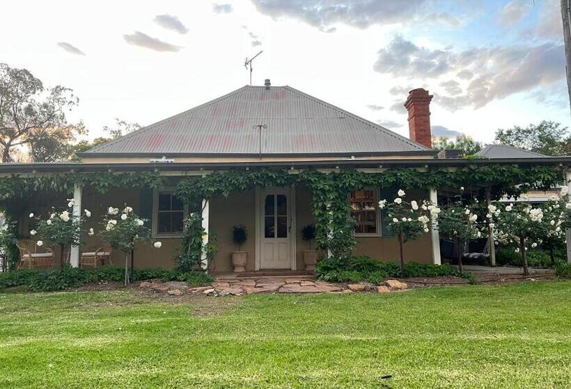 Номер Superior, Private Suite In An Historic 1865 Homestead