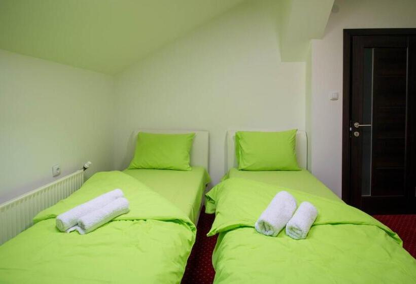 اتاق استاندارد, Hostel Aurora