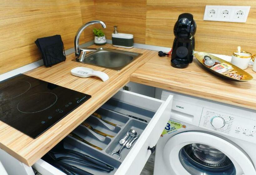 استودیوی لوکس, Bella House Apartaments