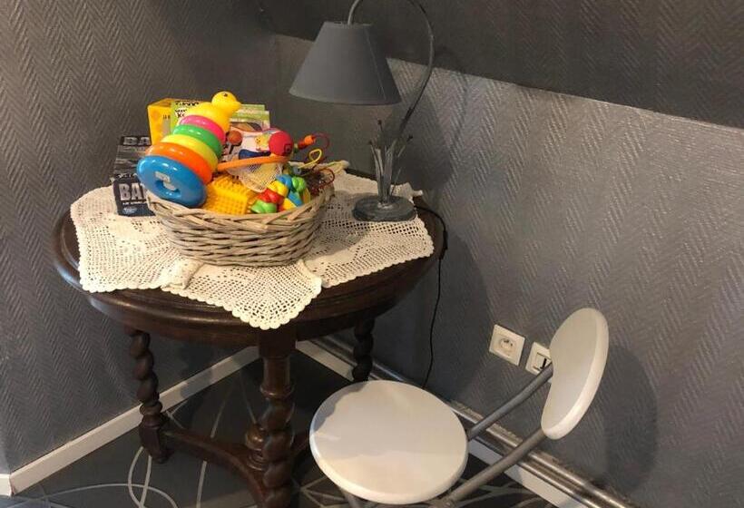 بانگلوی استاندارد, Maison D’hôtes Au Pied Du Château