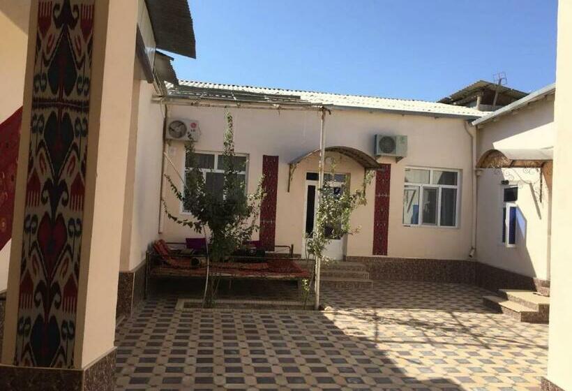 اتاق خانوادگی, Tohir Ota Guest House