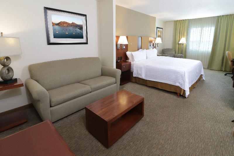 سوئیت با تخت بزرگ, Holiday Inn Hotel & Suites Hermosillo Aeropuerto, An Ihg