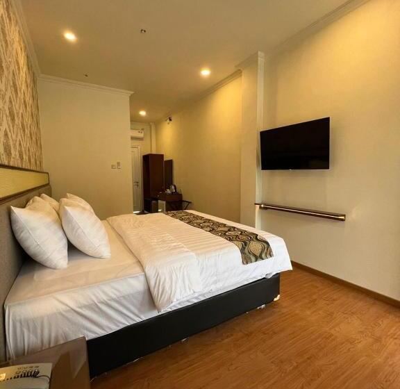 اتاق لوکس با تخت بزرگ, Indah Palace Tawangmangu
