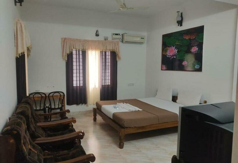 سوییت خانوادگی, Candid Residency