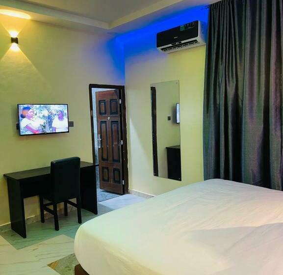 Deluxe Suite King Bed, Beniks Courtyard