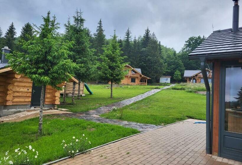 Дом 4 Спальни, Harghita Log Houses