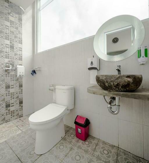 سرير فى غرفة مشتركه, The Moon Hostel