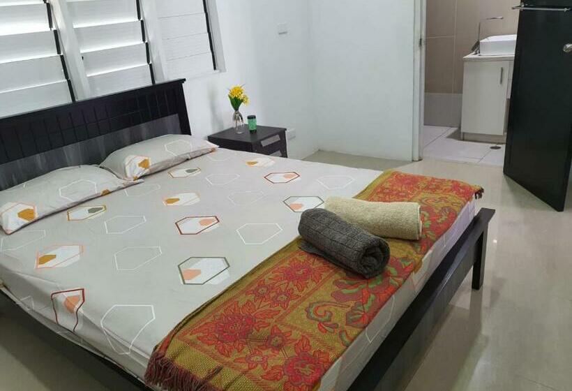اتاق استاندارد, Single Room With Shared Kitchen And Living Room