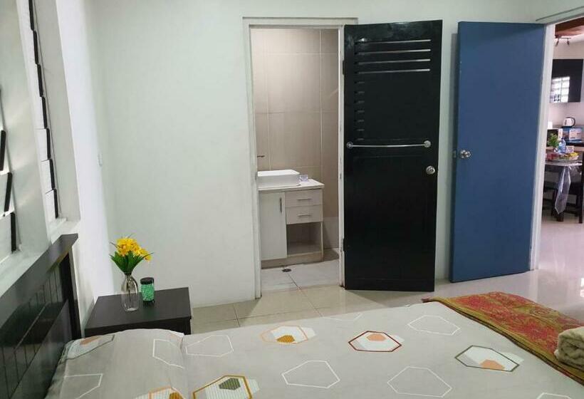 اتاق استاندارد, Single Room With Shared Kitchen And Living Room