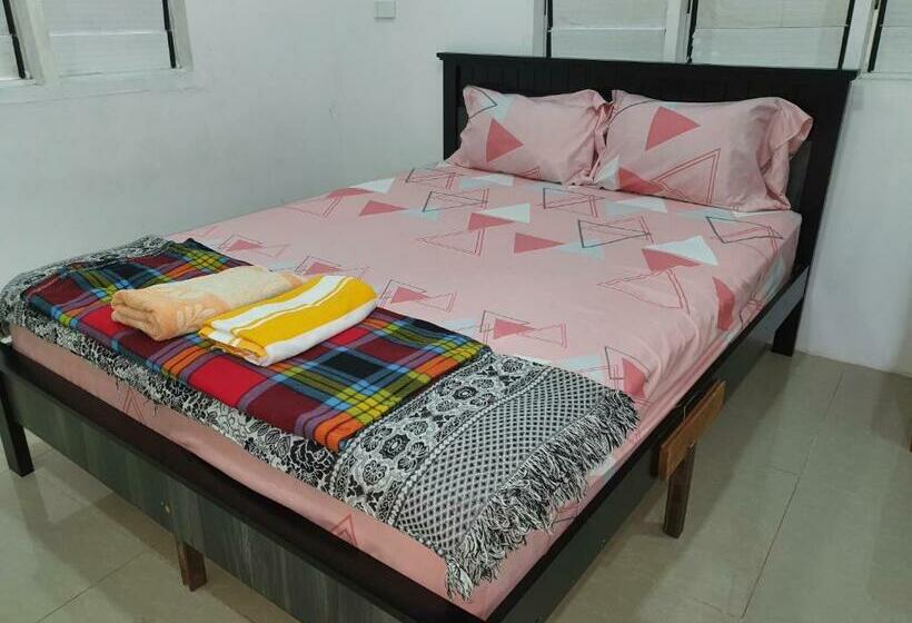 اتاق استاندارد, Single Room With Shared Kitchen And Living Room