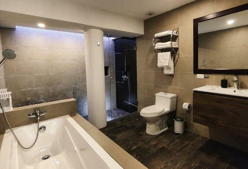 اتاق لوکس سه تخته, 593 Hotel Boutique Baños