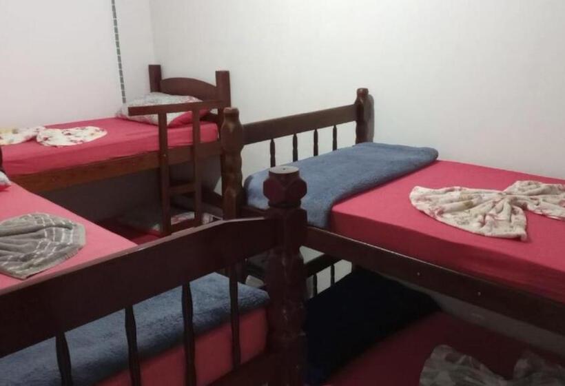 اتاق خانوادگی, Hostel Hotel Califórnia