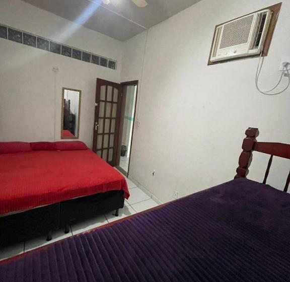 اتاق خانوادگی, Hostel Hotel Califórnia