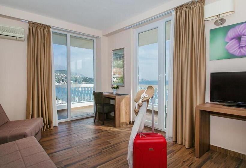 سوییت با چشم‌انداز دریا, Sato Conference & Spa Resort