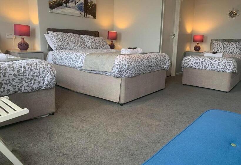 חדר משפחתי נוף לים, The Jubilee Hotel East  With Spa Facilities