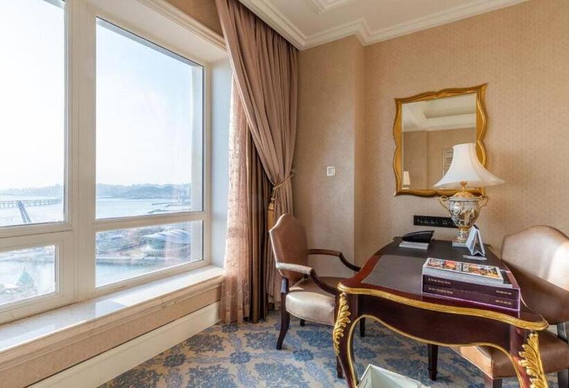 Номер Deluxe Вид на Море, The Castle Hotel, A Luxury Collection Hotel, Dalian