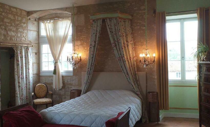 Номер Стандарт, Chambre Louis Xvi Au Château De Champagne Mouton