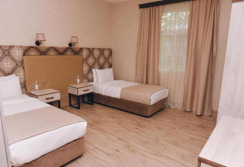 اتاق استاندارد چهار تخته, Vogue Hotel Resort And Spa   Nabran