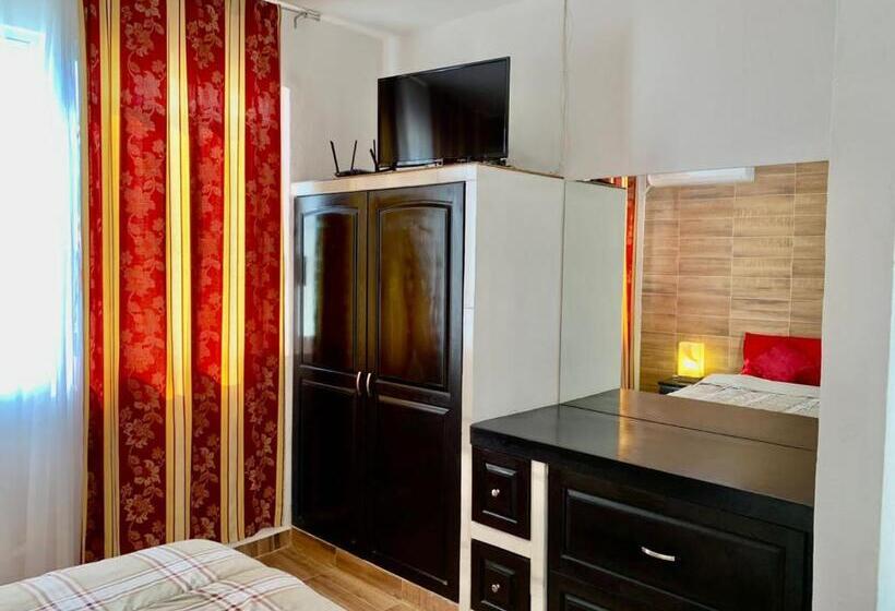 اتاق لوکس با چشم‌انداز دریا, Boutique Cvc