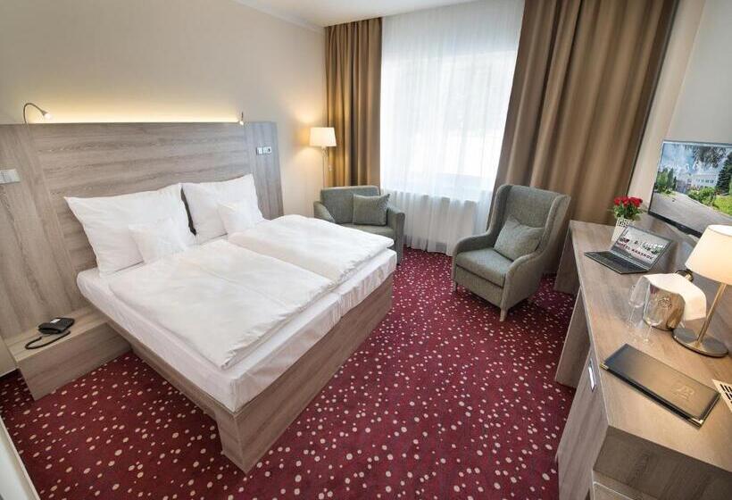 Quarto Triplo Estandar, Ea Hotel Kraskov