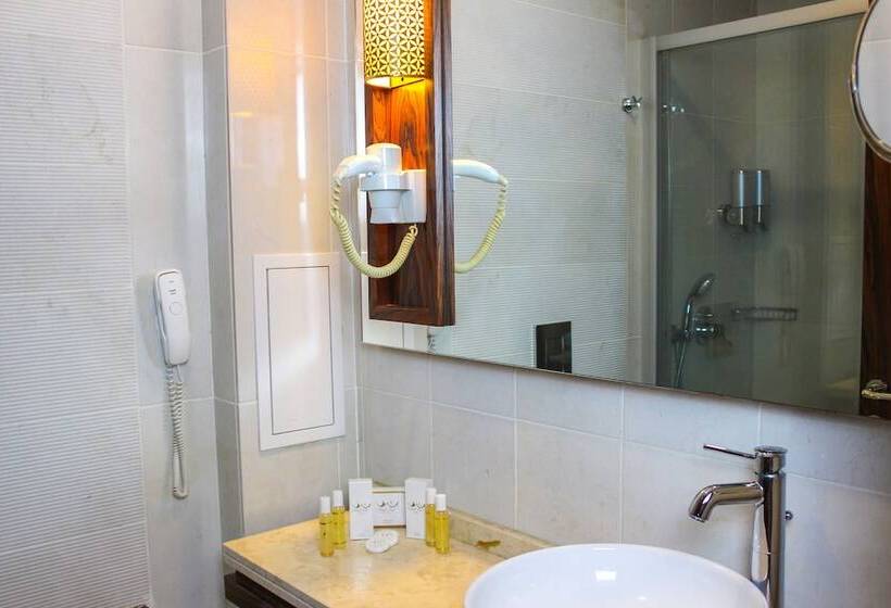 اتاق استاندارد سه نفره, Midmar Deluxe